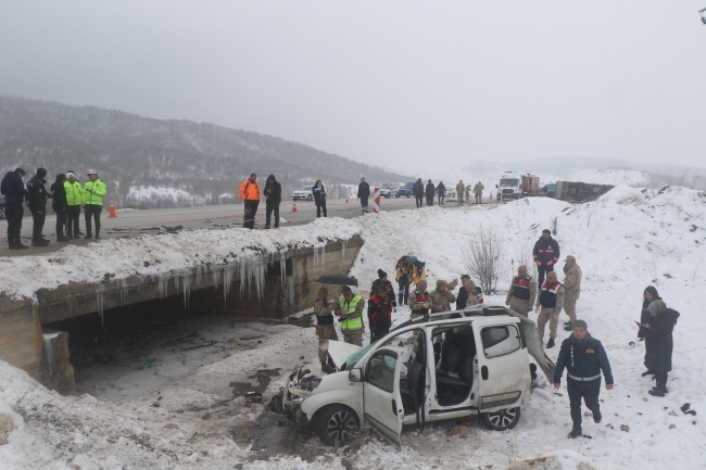 Erzincan’da feci kaza! 1 ölü, 6’ı asker 9 yaralı