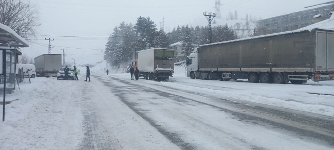 Tunceli kara teslim! Köy yolları ulaşıma kapandı