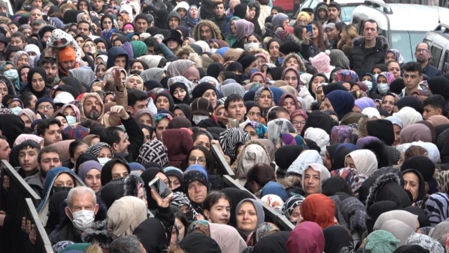 Bursa'da izdiham! Baygınlık geçirenler...Çocuklarını kaybedenler...