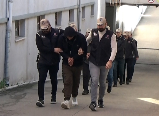 Kırmızı bültenle aranan DEAŞ üyesi Türkiye'de yakalandı