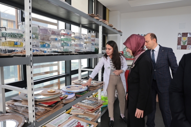 Bakan Göktaş engellileri ziyaret etti