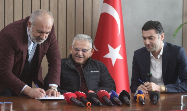 Burak Yılmaz, Kayserispor'a imzayı attı