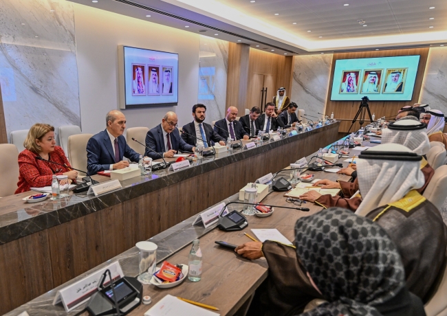 TBMM Başkanı Kurtulmuş'tan Bahreyn'de diplomatik temaslar