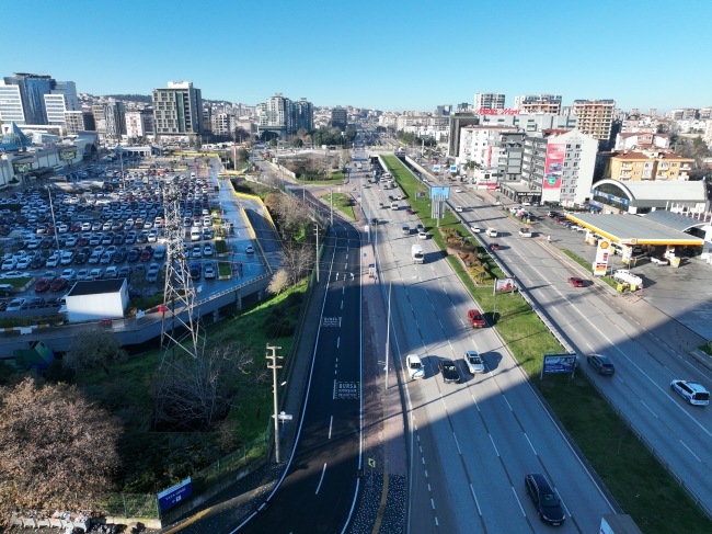 Bursa Büyükşehir'de asfalt mesaisi sürüyor