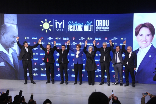 İYİ Parti Genel Başkanı Akşener: “Sanki seçime değil savaşa gidiyoruz”