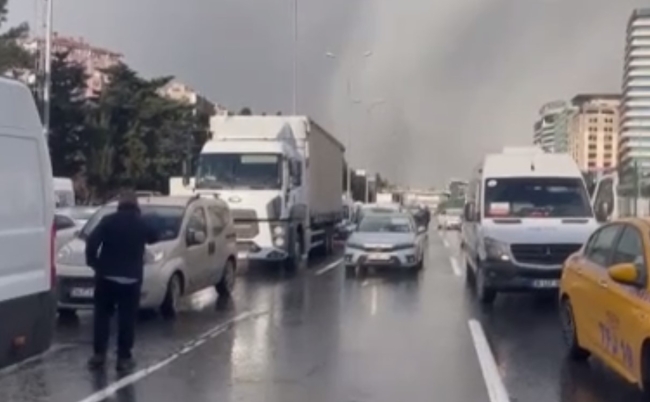 İstanbul trafiğini felç eden kaza!
