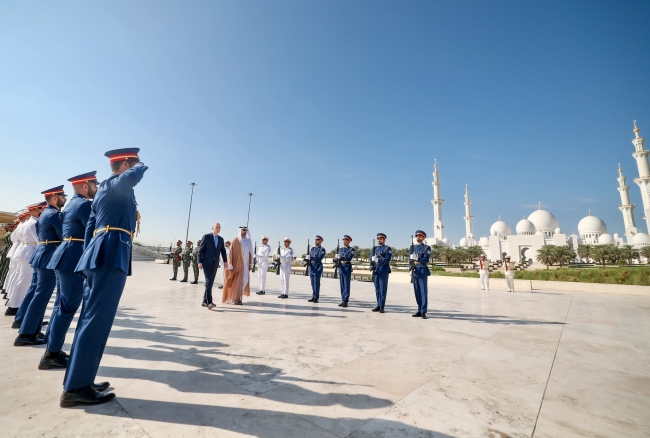 Numan Kurtulmuş, Abu Dabi'de resmi temaslarda