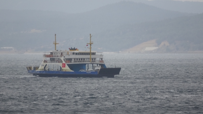 Gökçeada ve Bozcaada feribot seferleri 'fırtına' engeli