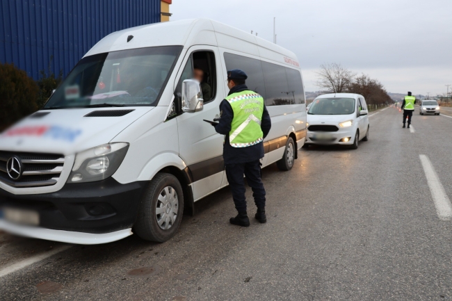 Çakar lamba yasağına uymayanlara ceza yağdı
