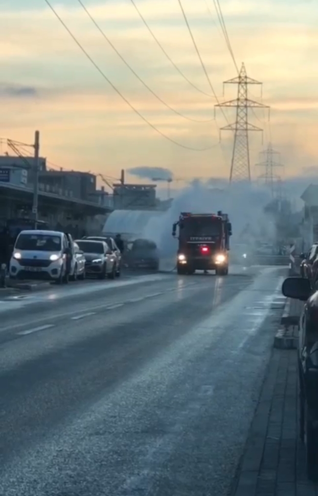 Bir Bursa klasiği! Seyir halindeki otomobil alev alev yandı