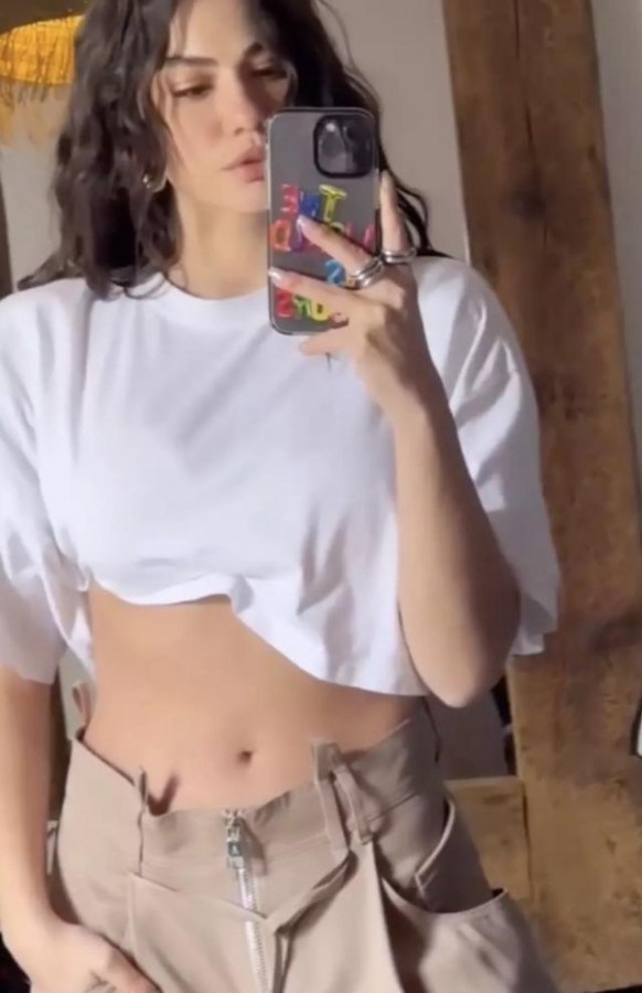 Demet Özdemir'in tarzının bedeli dudak uçuklattı!