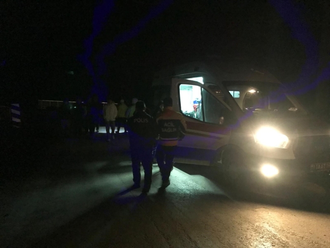 Alkollü sürücünün kullandığı araç köprüden aşağı düştü, 2 yaralı