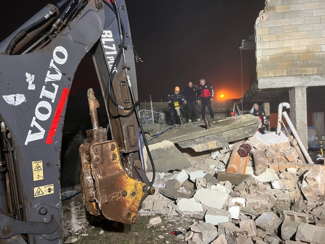 Şanlıurfa’da 2 katlı ev çöktü! 2 ölü, 8 yaralı