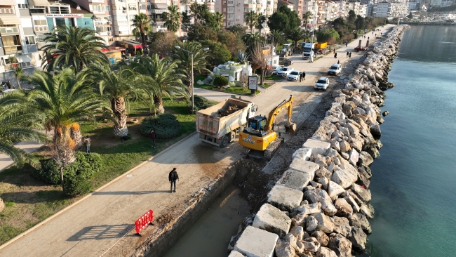 Gemlik'te kıyı koruma çalışmaları hızla sürüyor