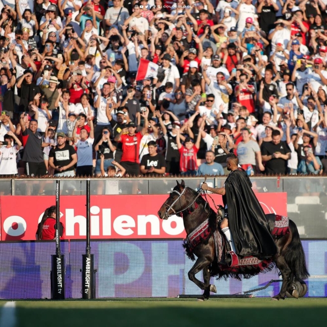 Vidal, helikopter ile geldi, ata bindi, kılıç kuşandı