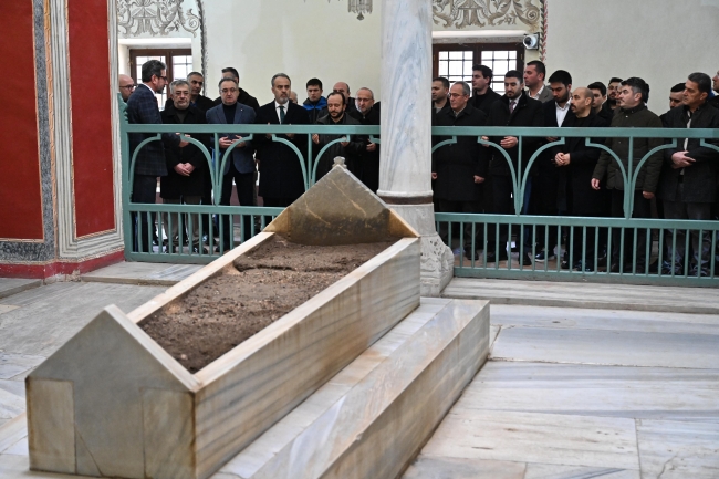 Bursa'da Sultan 2. Murad Han dualarla anıldı