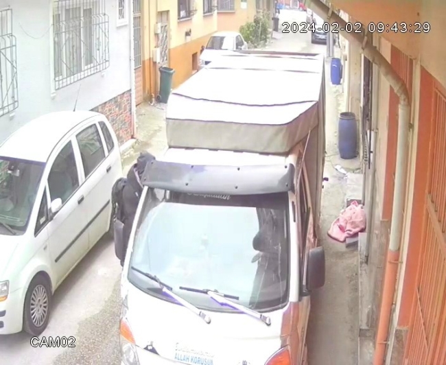 Bursa'da telefon hırsızı kameraya yakalandı