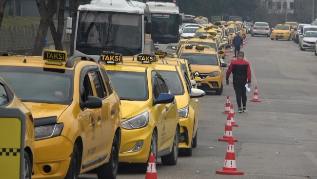 Bursa'da zamlı tarife kuyruğu! Taksiciler güncelleştirme için sıraya girdi