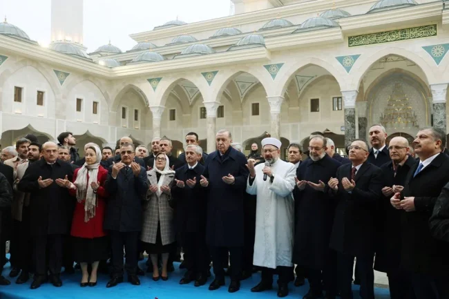 Türkiye'nin en büyük ikinci camisi açıldı: Kurdeleyi Cumhurbaşkanı Erdoğan kesti