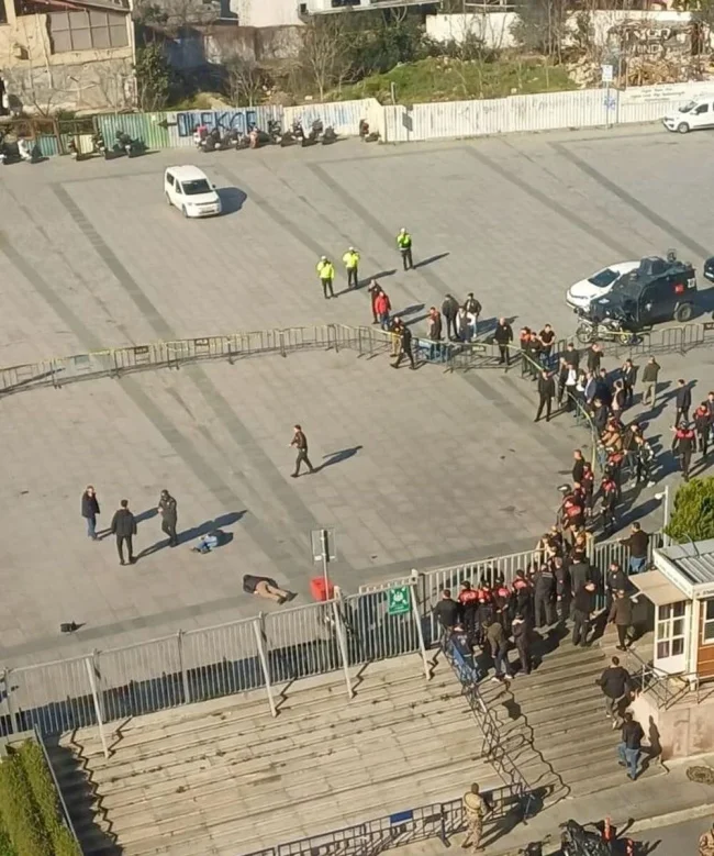 Çağlayan Adliyesi'nde polis noktasına silahlı saldırı:2 ölü, 6 yaralı