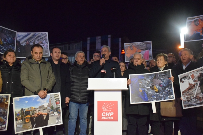 CHP Bursa 04.17'de 6 Şubat için saygı duruşunda bulundu