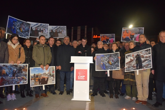 CHP Bursa 04.17'de 6 Şubat için saygı duruşunda bulundu