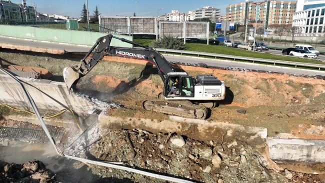 Bursa'da yol çöktü! Çalışmalar başladı