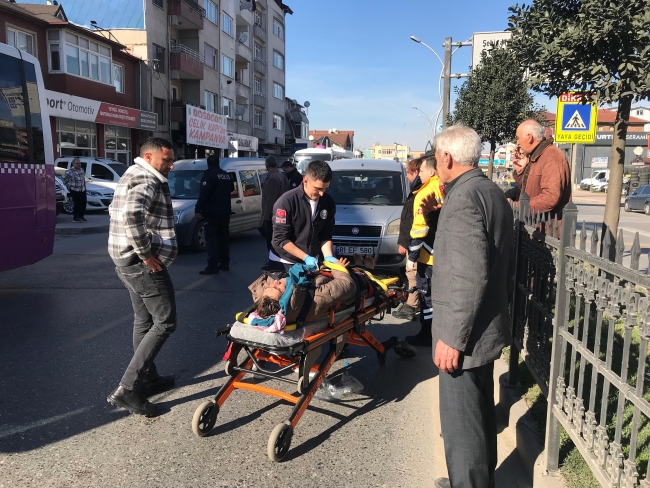 Yolun karşısına geçmek isterken canından oluyordu!