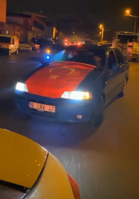 Bursa'da asker konvoyunda drift şov!