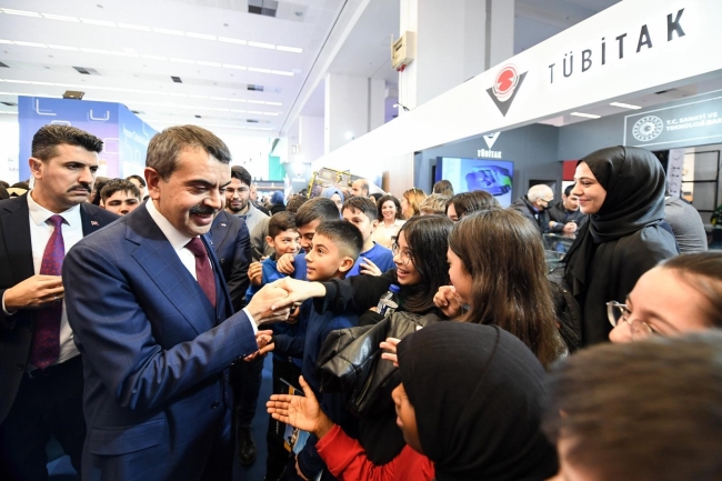 Bakan Tekin, Verimlilik ve Teknoloji Fuarı'nı ziyaret etti