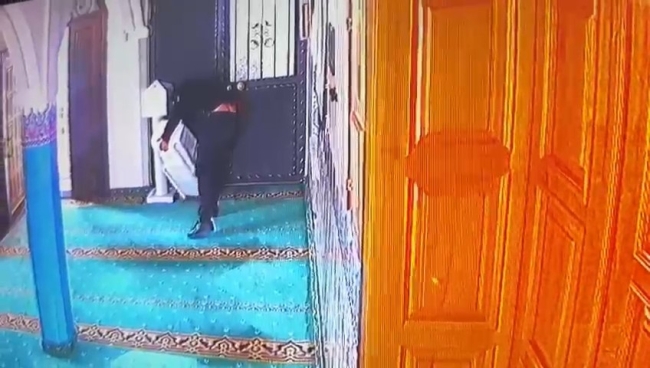 Bursa'da bir garip hırsızlık daha! Ayakkabılarını denedi, kendine olanı çaldı