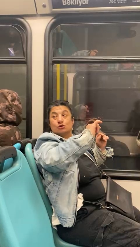 Bursa’da metroya alkollü bindi, yetmedi vatandaşlara saldırdı
