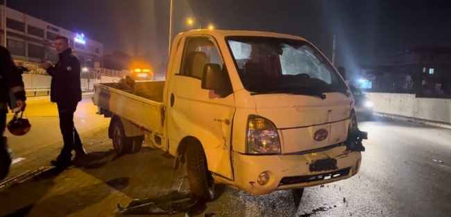 Kamyonete çarpıp savruldu: 2 yaralı