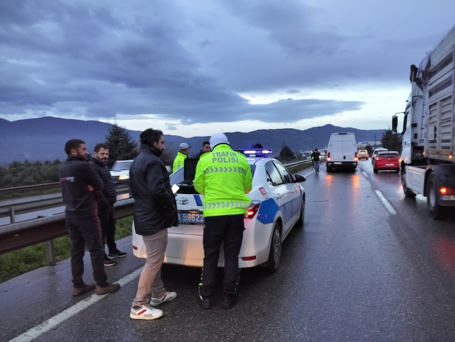 Bursa'da 5 araç birbirine girdi!