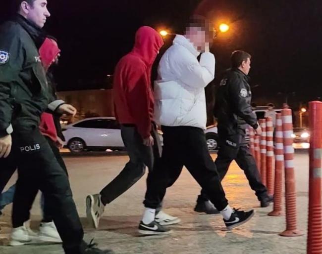Bursa'da markette kavga çıktı! Eski polis memuru ağır yaralandı