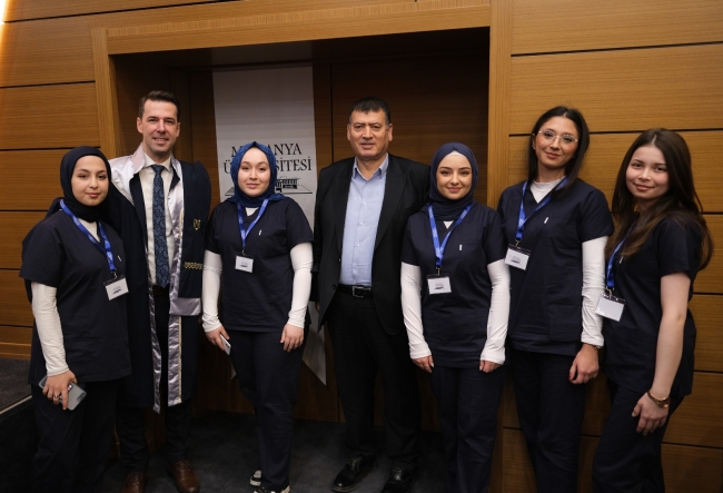 Mudanya Üniversitesi öğrencilerini sektöre uğurladı