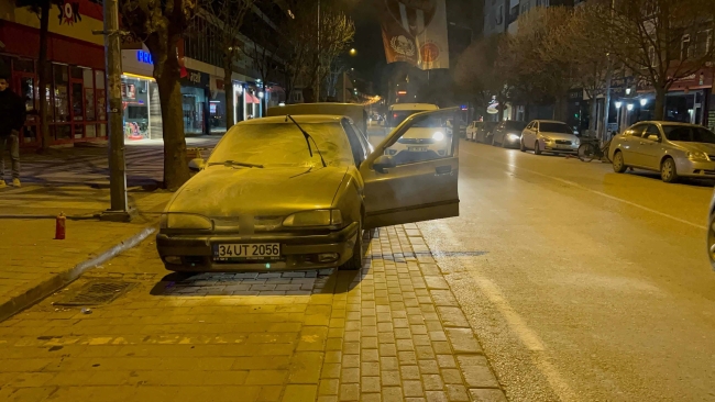 İnegöl'de seyir halinde yanan aracı polis söndürdü