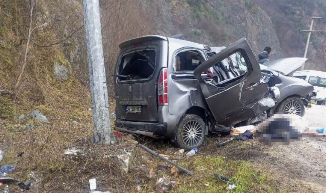 Karabük’te feci kaza: Ölü ve yaralılar var!
