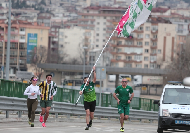 Herkes sevgilisine onlar taraftarı olduğu takıma koştu
