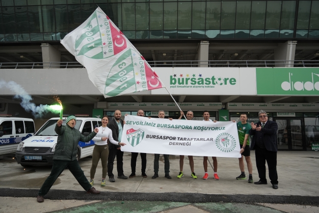 Herkes sevgilisine onlar taraftarı olduğu takıma koştu