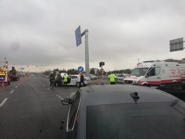 'Akıllı kavşak'ta kaza! 4 yaralı