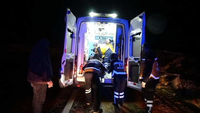 Feci kaza! Direksiyon hakimiyetini kaybetti devrildi