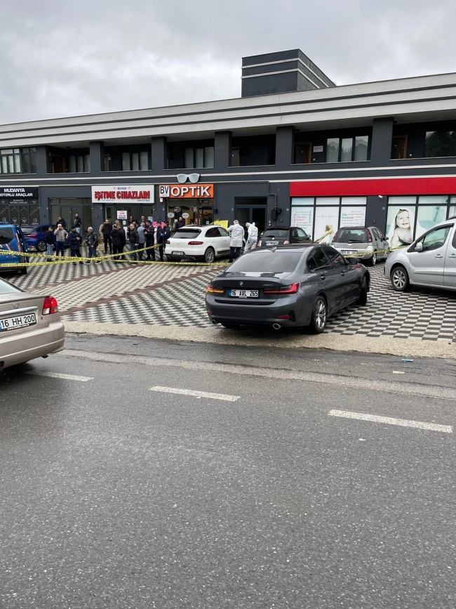 Bursa'da çalışır vaziyetteki lüks araçta şüpheli ölüm!