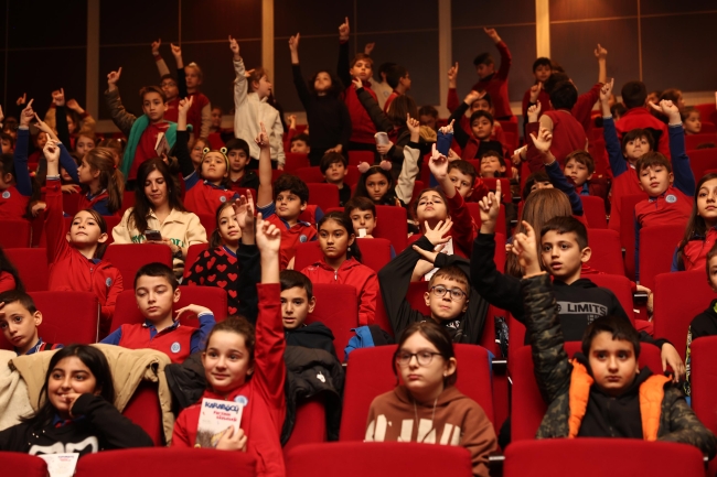 Yazar Niran Elçi çocuklarla buluştu