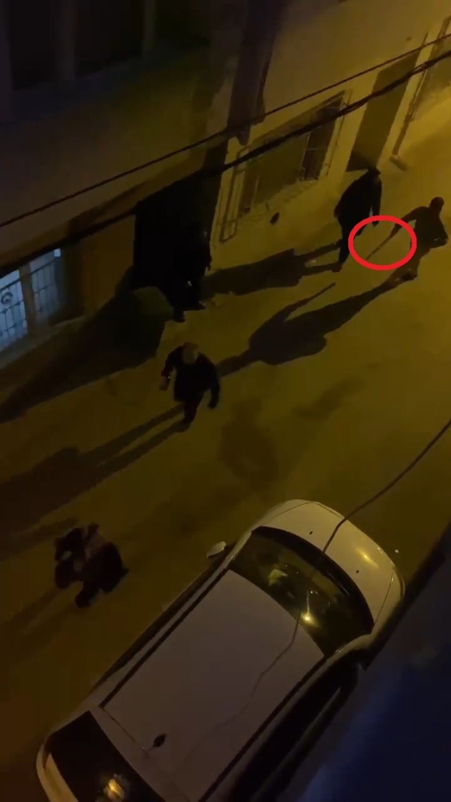 Bursa'da aileler arasındaki palalı kavga kamerada