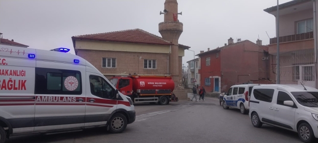 Cami tuvaletine giren şahıs kendini yakmak istedi!