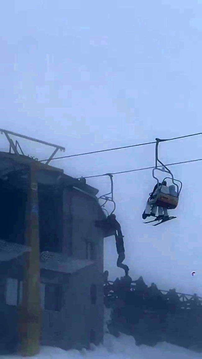 Uludağ'da korku dolu anlar! Telesiyejde asılı kaldı