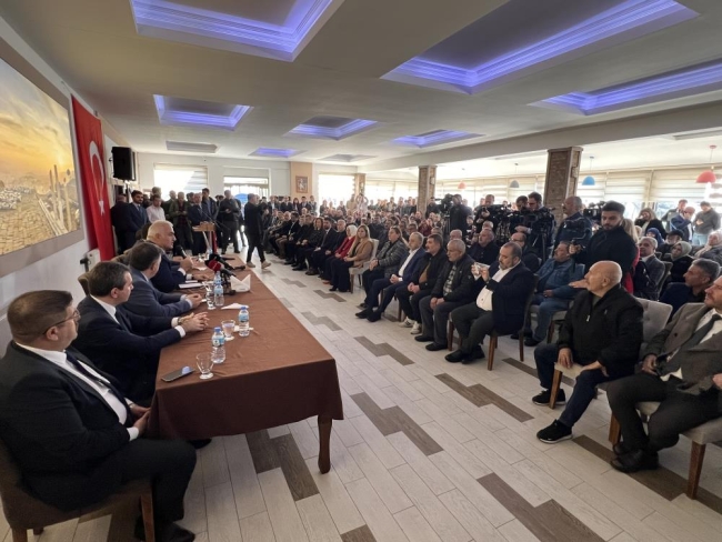 Bakan Ersoy Bergama'da sektör temsilcileriyle buluştu