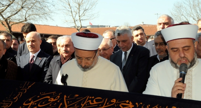 Bakan Bolat'ın babası son yolculuğuna uğurlandı