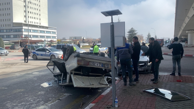 Karaman'da can pazarı! Takla atarak ters döndü